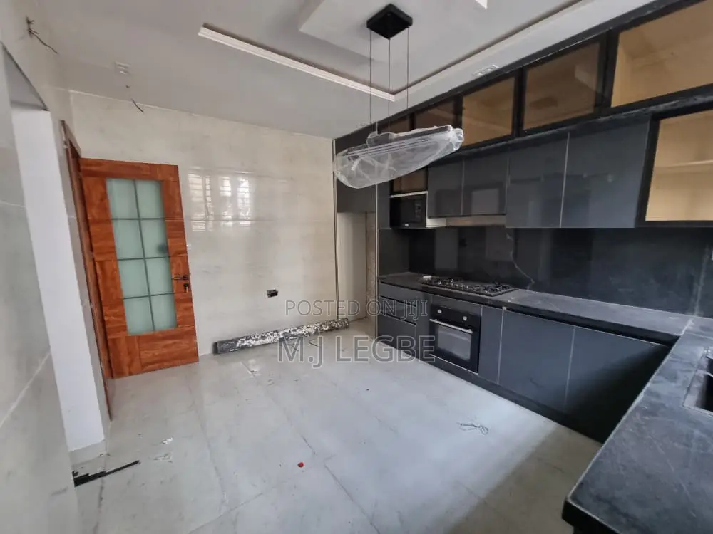 5bdrm Duplex in Phase 1, Lekki for sale in Lekki