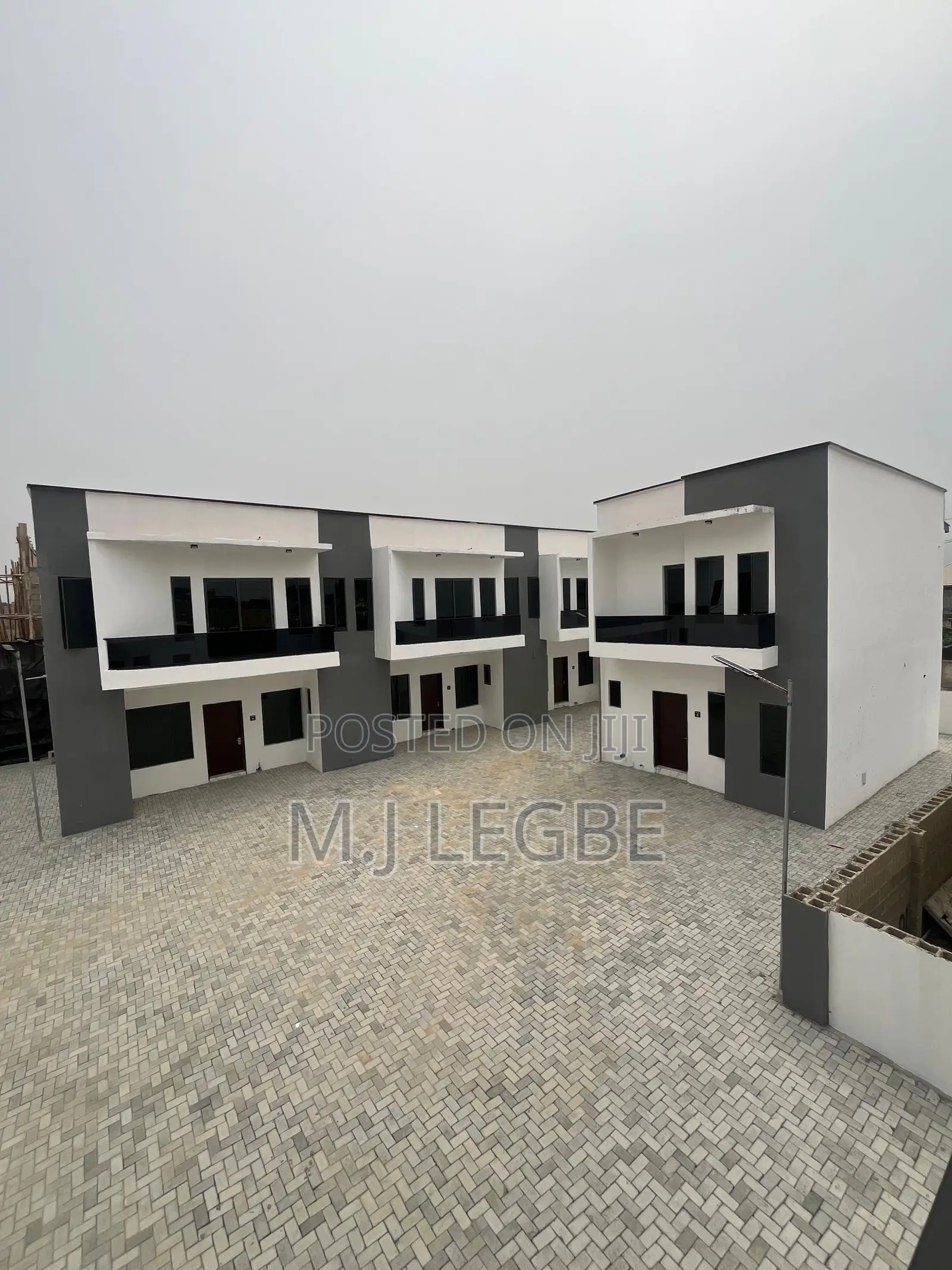 3bdrm Duplex in Lbs, Ajah for sale in Ajah