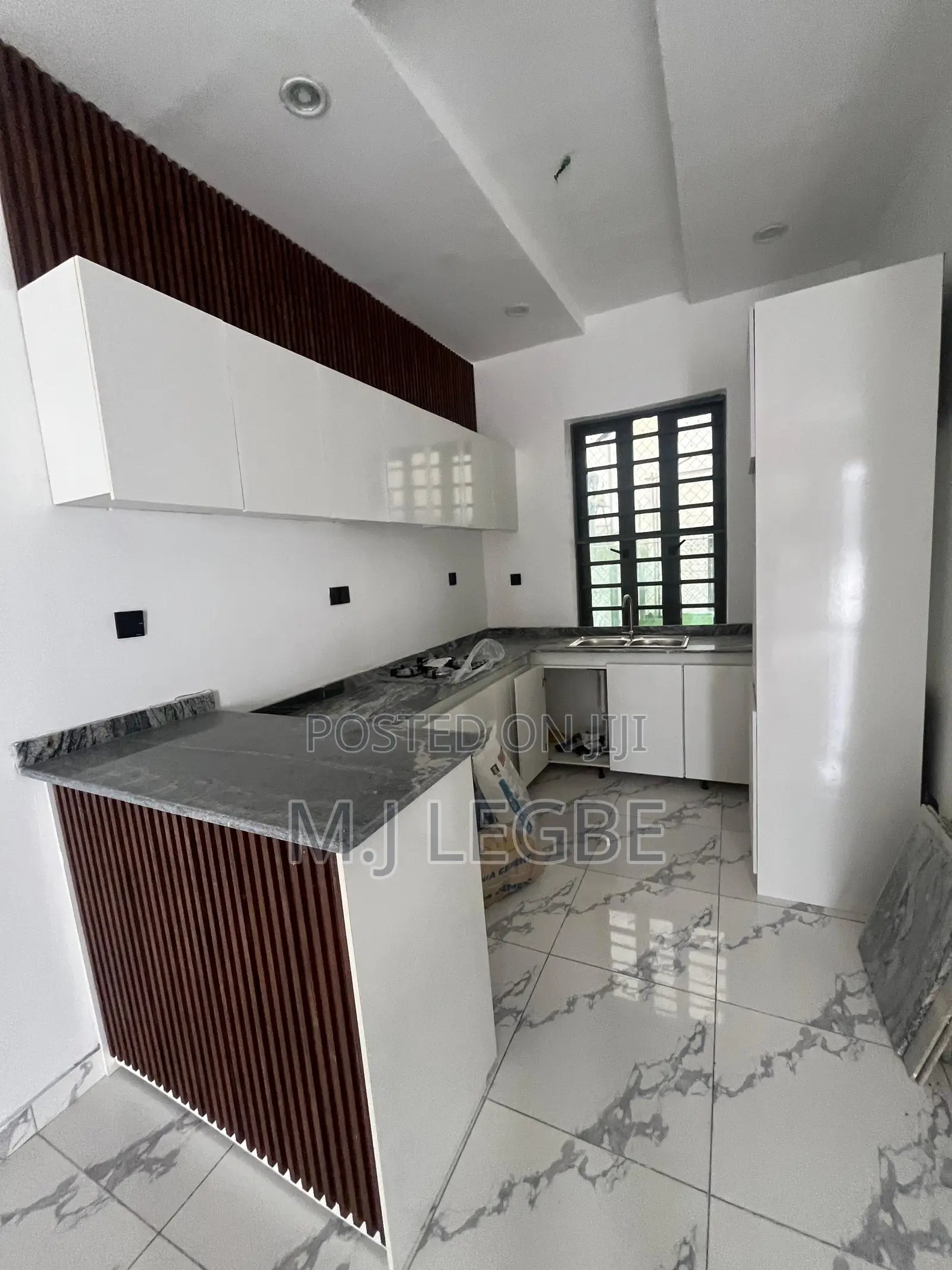 3bdrm Duplex in Lbs, Ajah for sale in Ajah