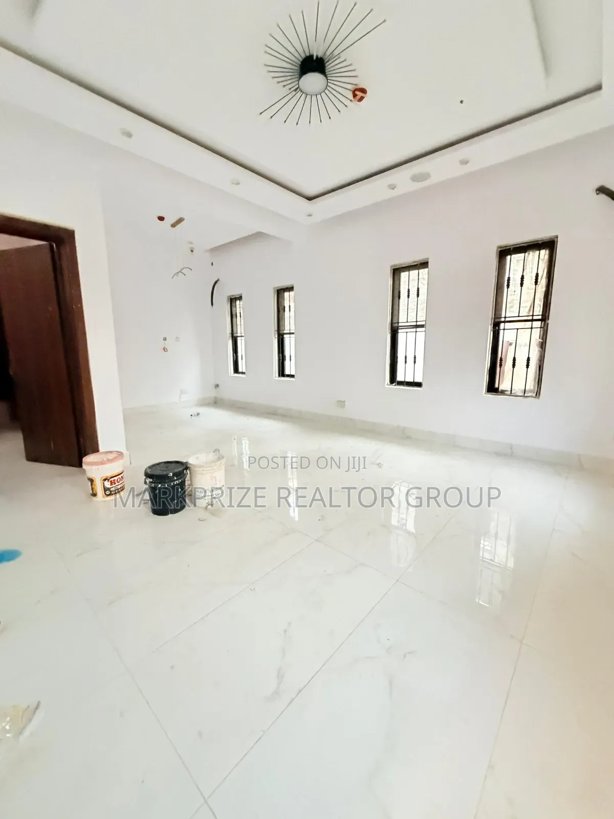 4bdrm Duplex in Surulere Lagos, Eric Moore for sale in Eric Moore