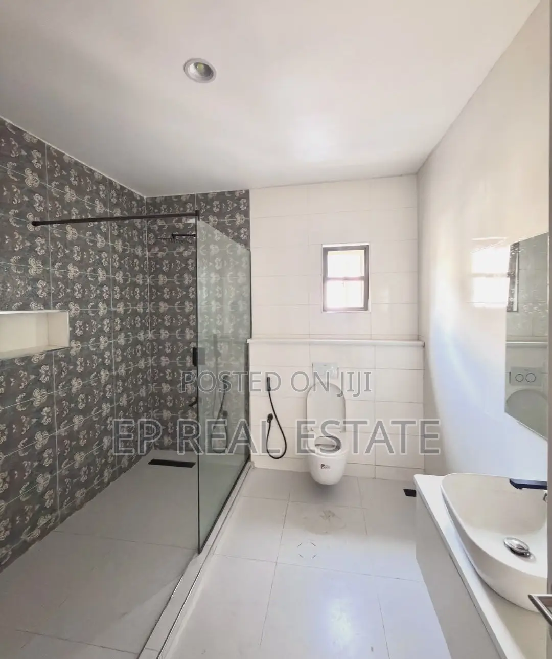 6bdrm Duplex in Guzape for sale in Guzape District