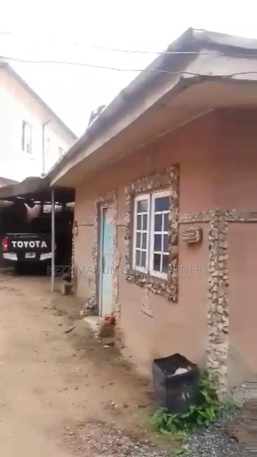 12bdrm Duplex in Umuahia , Abia State for sale in Umuahia