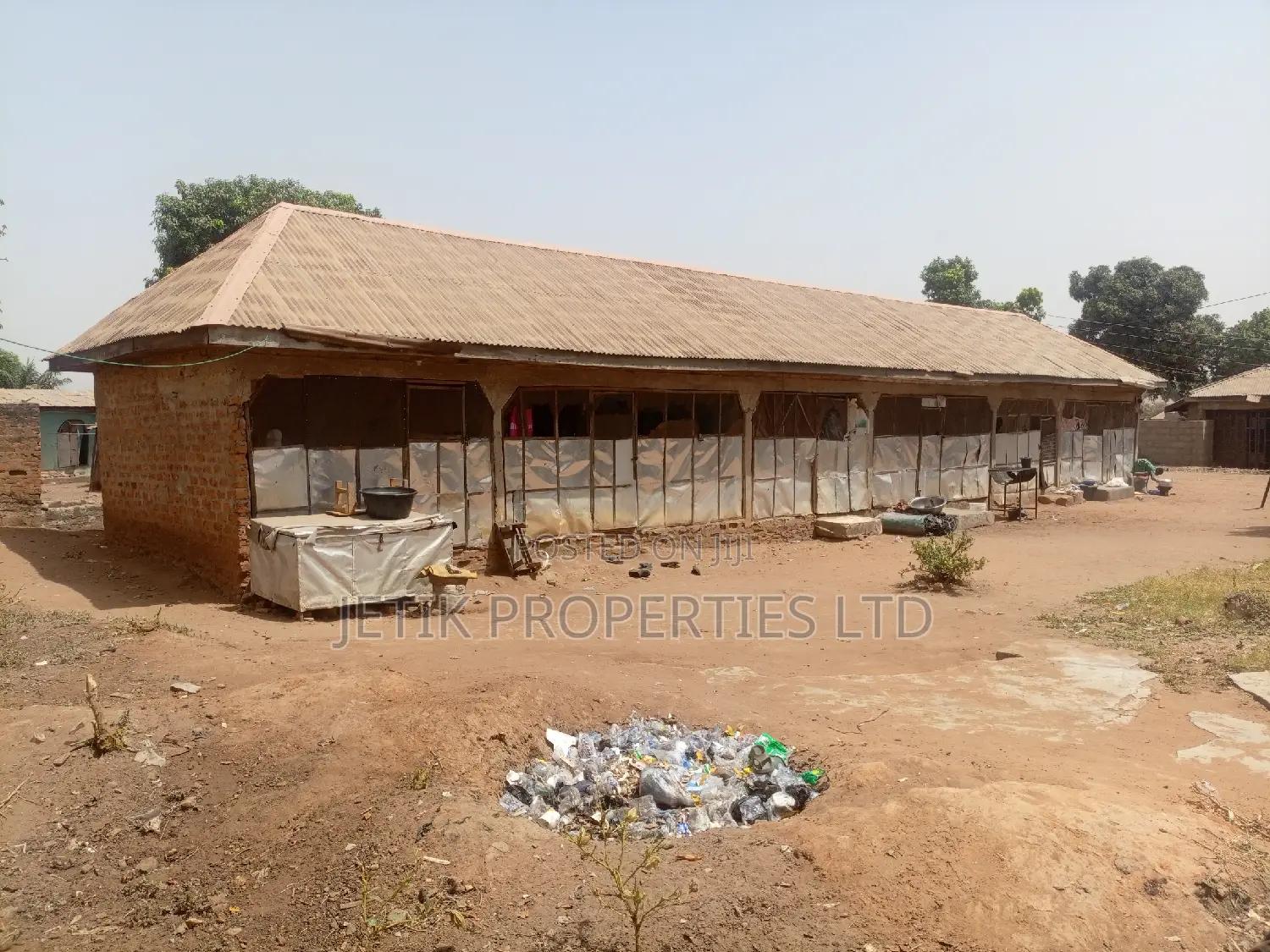 6bdrm Apartment in Yina Junction, Makurdi for sale in Makurdi