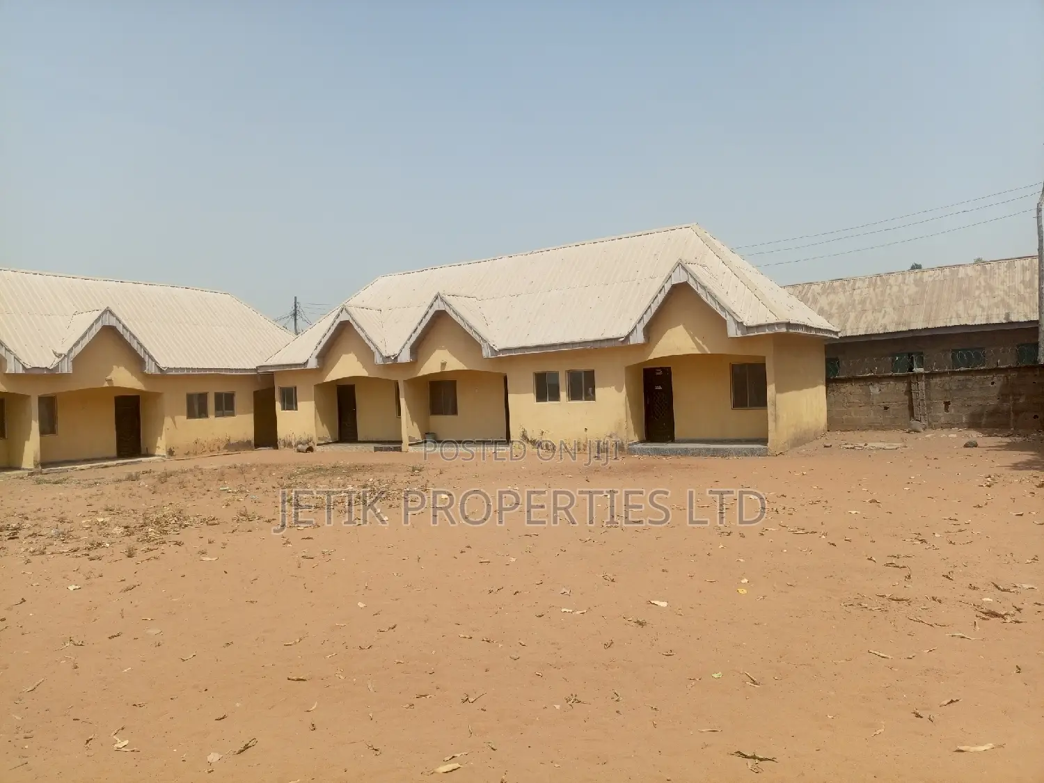 6bdrm Apartment in Yina Junction, Makurdi for sale in Makurdi