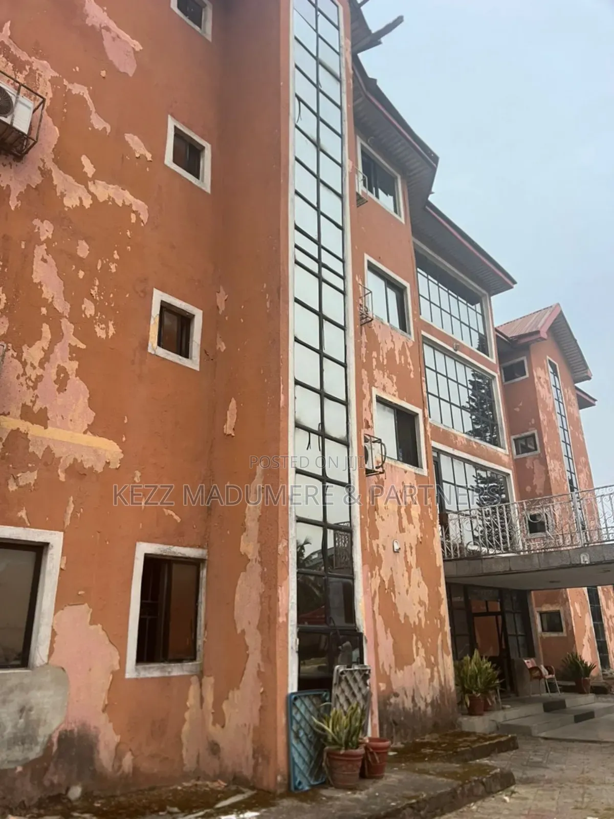 For Sale: Non Functional 54 Rooms Hotel, Iwofe Road , Ph in Port-Harcourt
