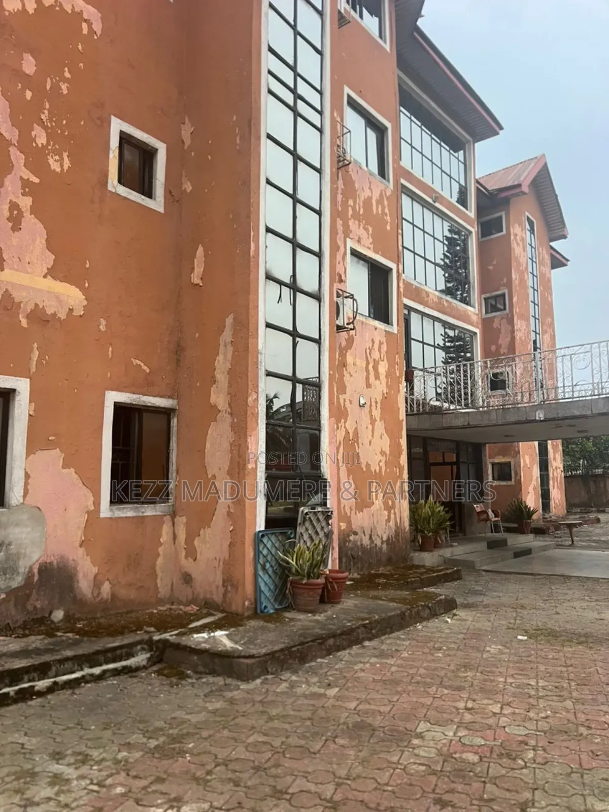 For Sale: Non Functional 54 Rooms Hotel, Iwofe Road , Ph in Port-Harcourt