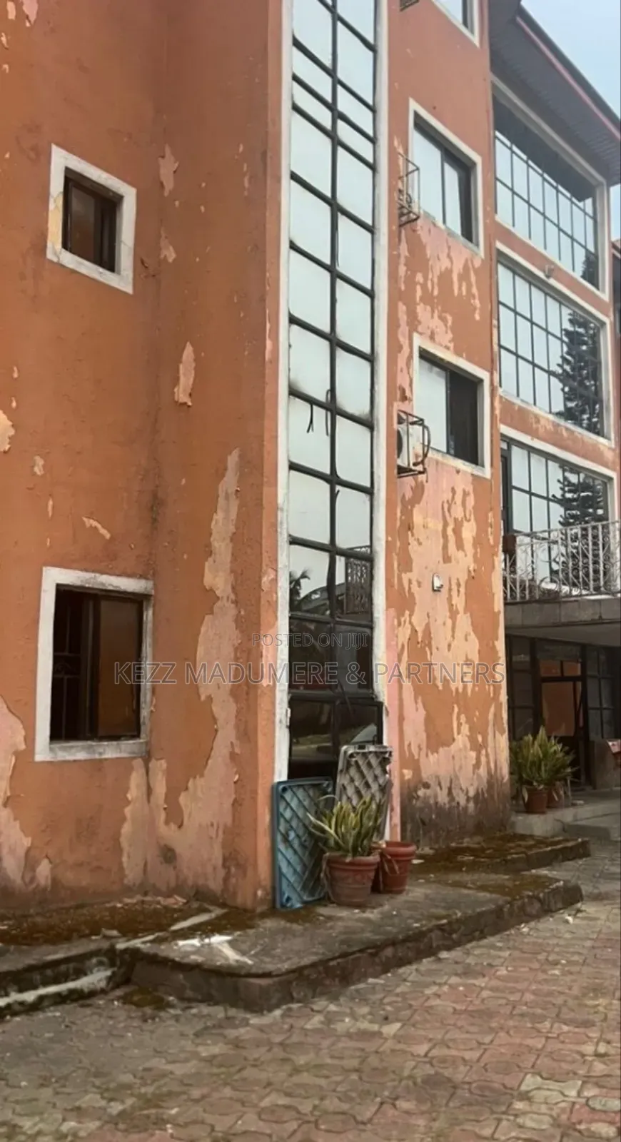 For Sale: Non Functional 54 Rooms Hotel, Iwofe Road , Ph in Port-Harcourt