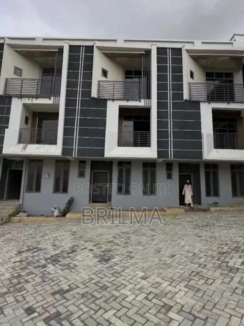 4bdrm Duplex in Life Camp for sale in Life Camp