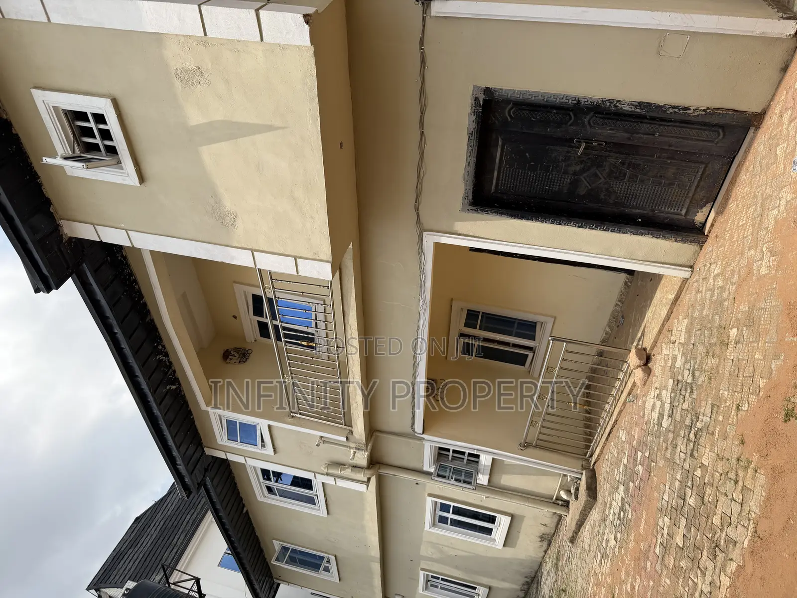 3bdrm Block of Flats in Ogumenyi, Benin City for sale in Benin City