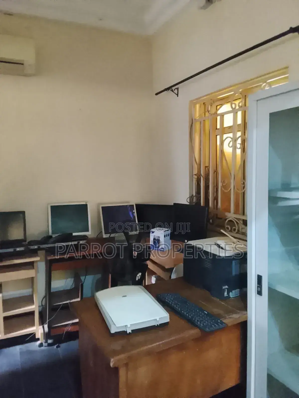 Traveling Agency / Business Centre Space in Gwarinpa