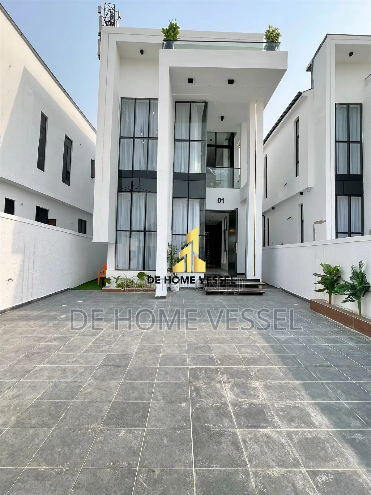 5bdrm Duplex in Ikota for sale in Ikota