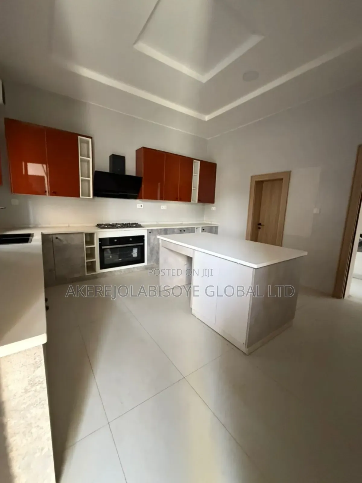 5bdrm Duplex in In An Estate for sale in Gwarinpa