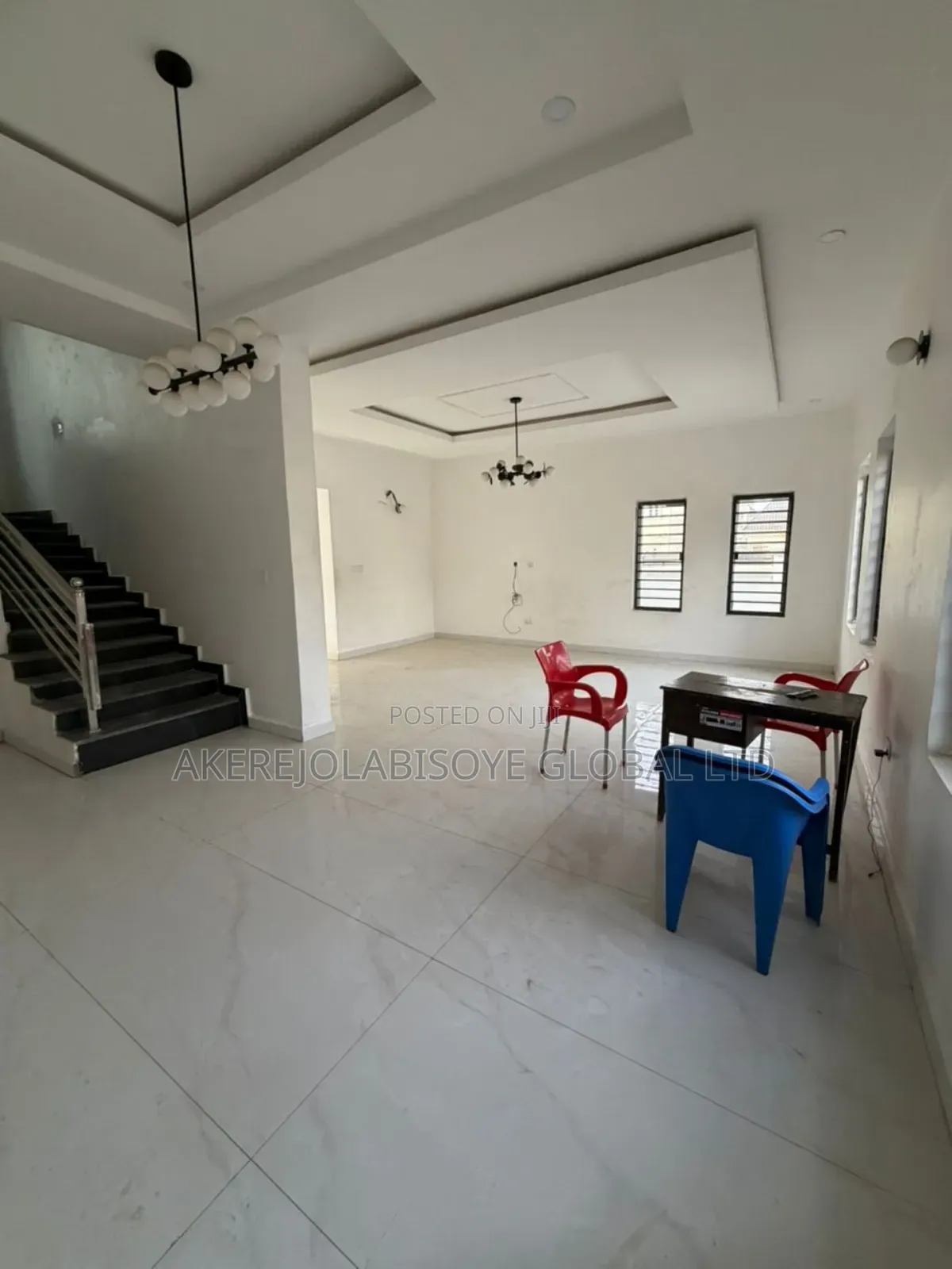 5bdrm Duplex in In An Estate for sale in Gwarinpa