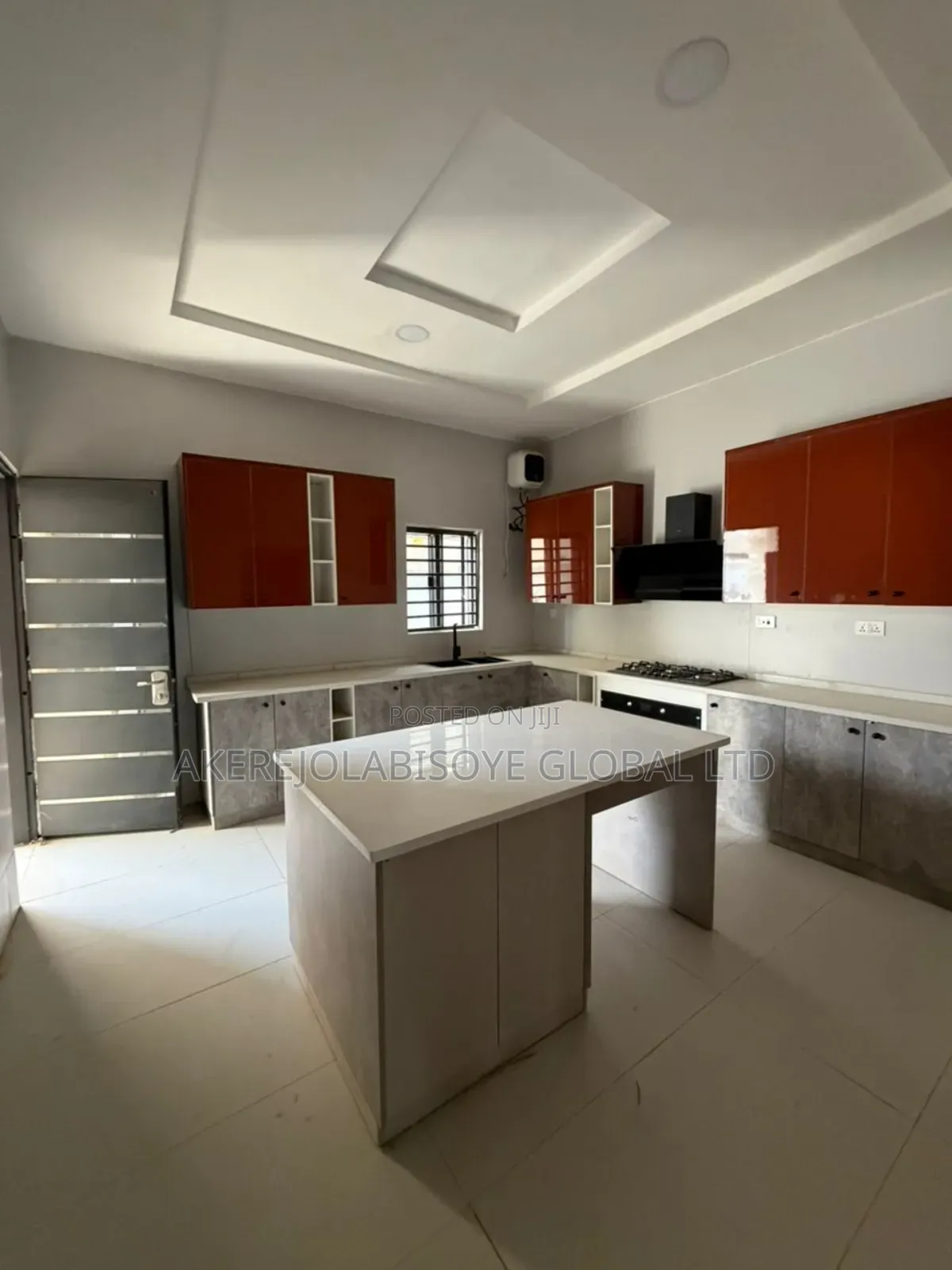 5bdrm Duplex in In An Estate for sale in Gwarinpa