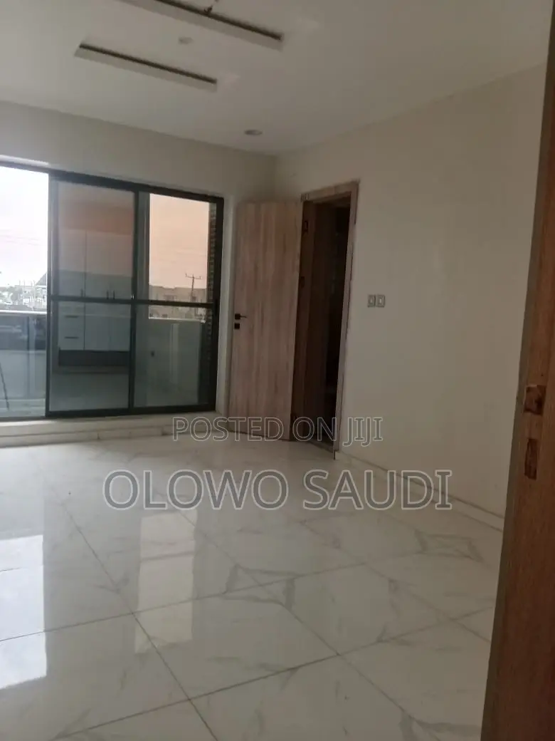 3bdrm Apartment in De Avocado, Abijo for rent in Abijo