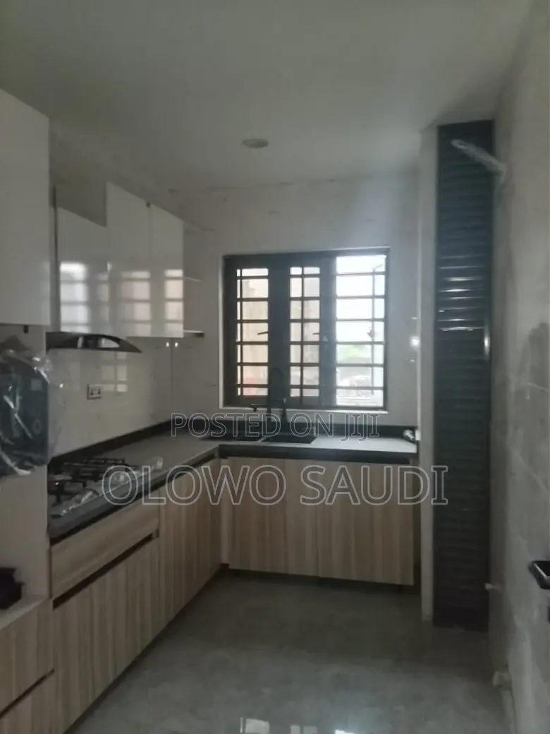 3bdrm Apartment in De Avocado, Abijo for rent in Abijo