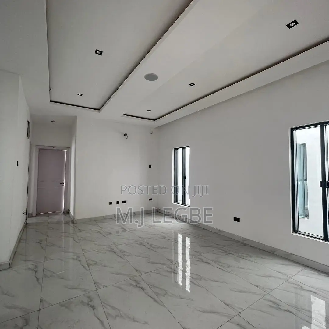 5bdrm Duplex in Osapa, Lekki for sale in Lekki