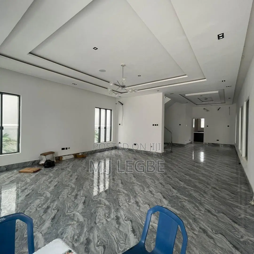 5bdrm Duplex in Osapa, Lekki for sale in Lekki