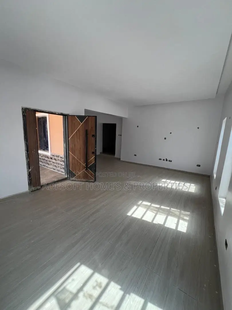 5bdrm Bungalow in Orogun, Ojoo for sale in Ojoo