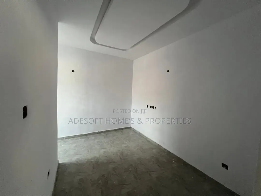 5bdrm Bungalow in Orogun, Ojoo for sale in Ojoo