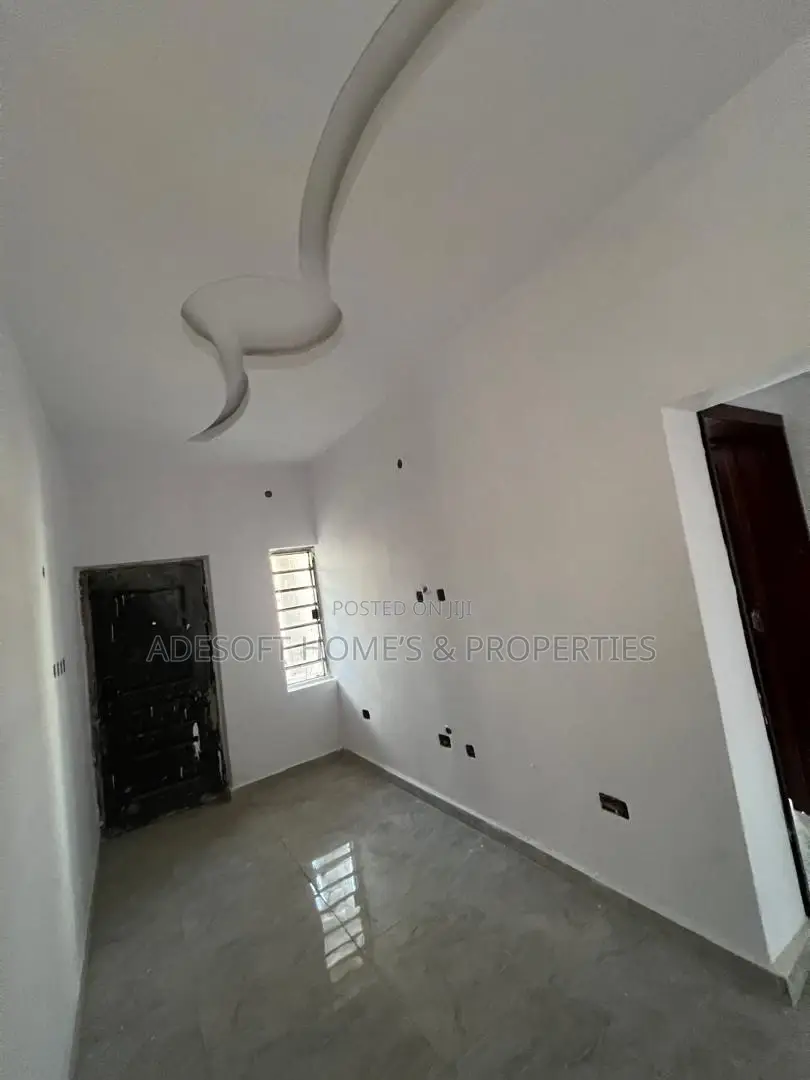 5bdrm Bungalow in Orogun, Ojoo for sale in Ojoo