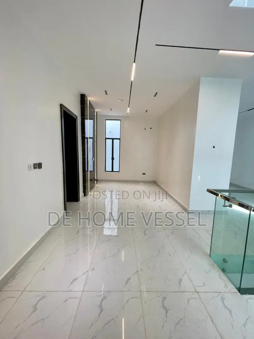 5bdrm Duplex in Lekki Phase 1 for sale in Lekki Phase 1