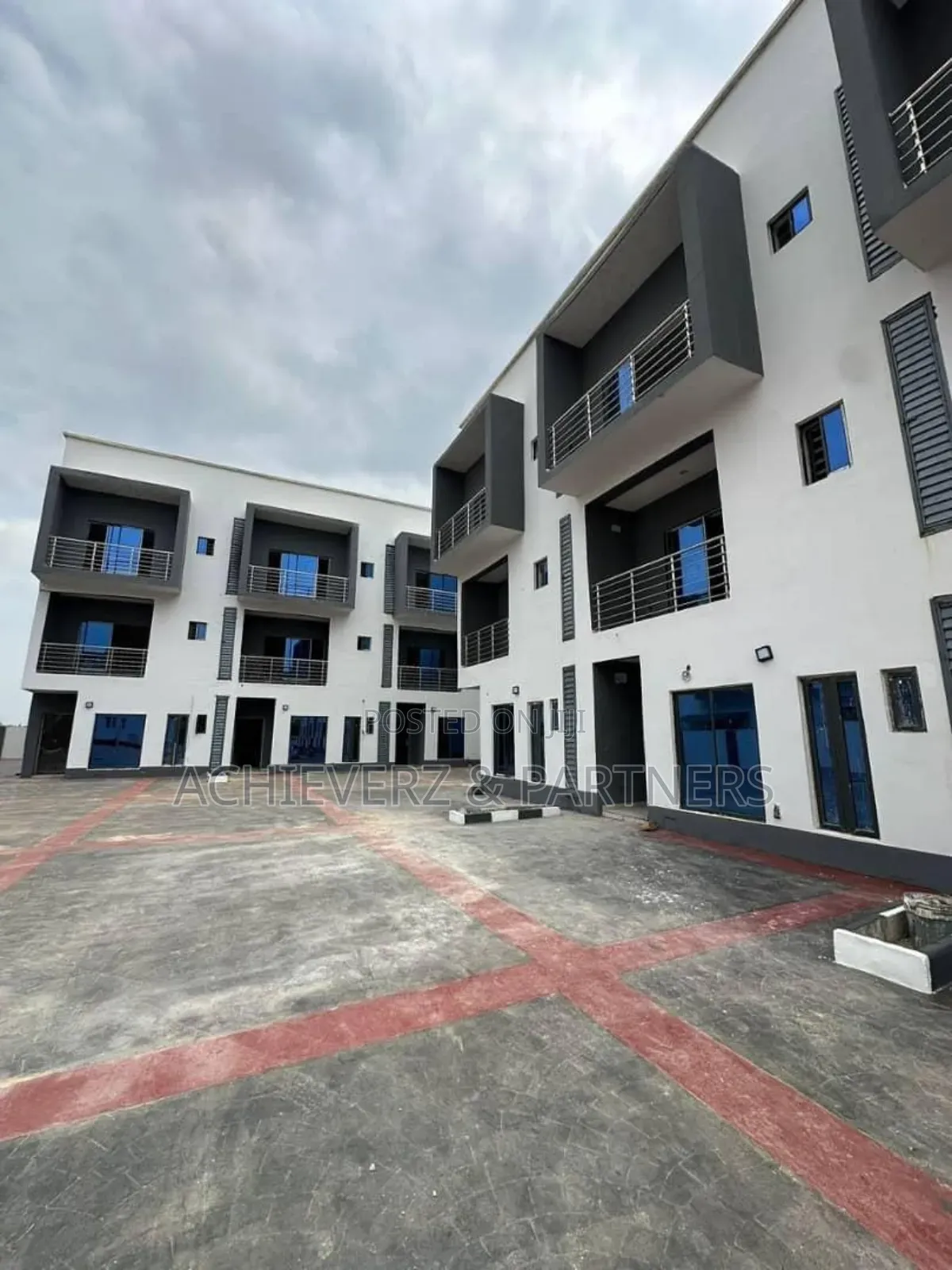4bdrm Duplex in Gaduwa for sale in Gaduwa