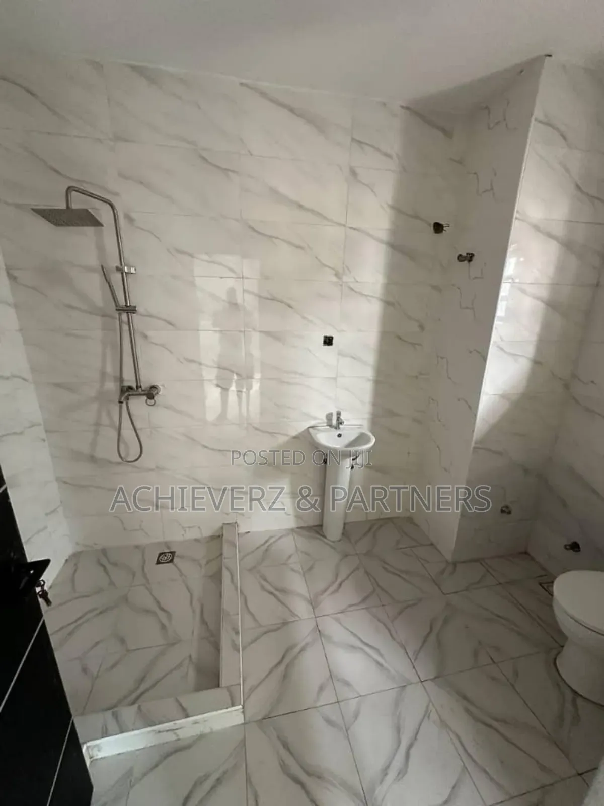4bdrm Duplex in Gaduwa for sale in Gaduwa