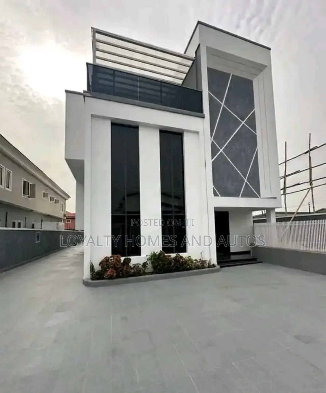 5bdrm Duplex in Lekki Phase 1 for sale in Lekki Phase 1