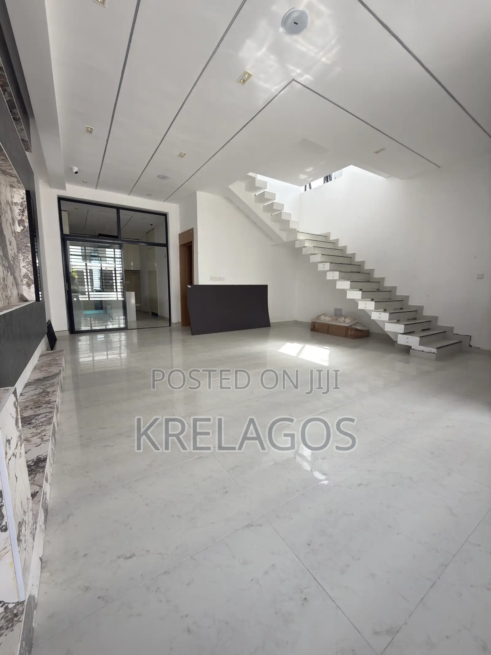 4bdrm Duplex in Chevron for sale in Chevron