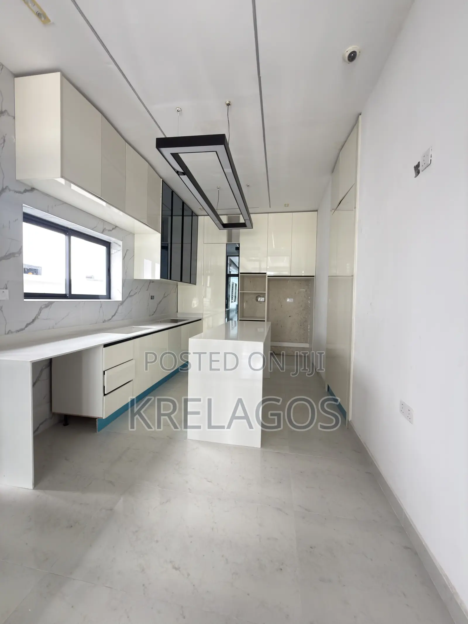 4bdrm Duplex in Chevron for sale in Chevron