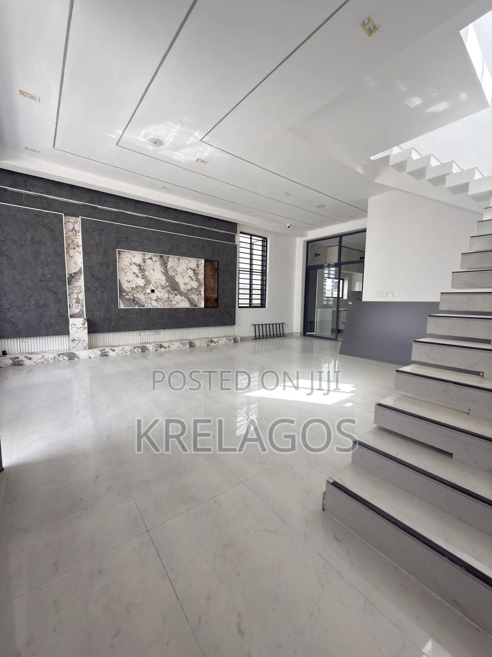 4bdrm Duplex in Chevron for sale in Chevron