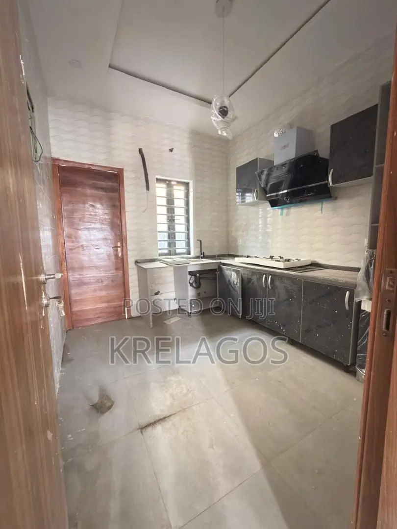 4bdrm Duplex in Ologolo for sale in Ologolo