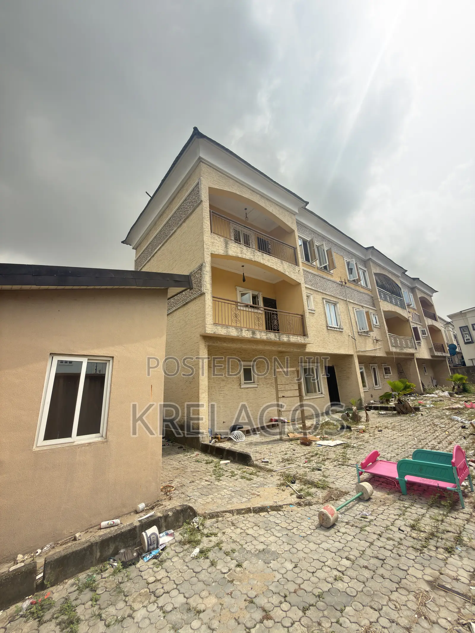 4bdrm Duplex in Ikota for sale in Ikota