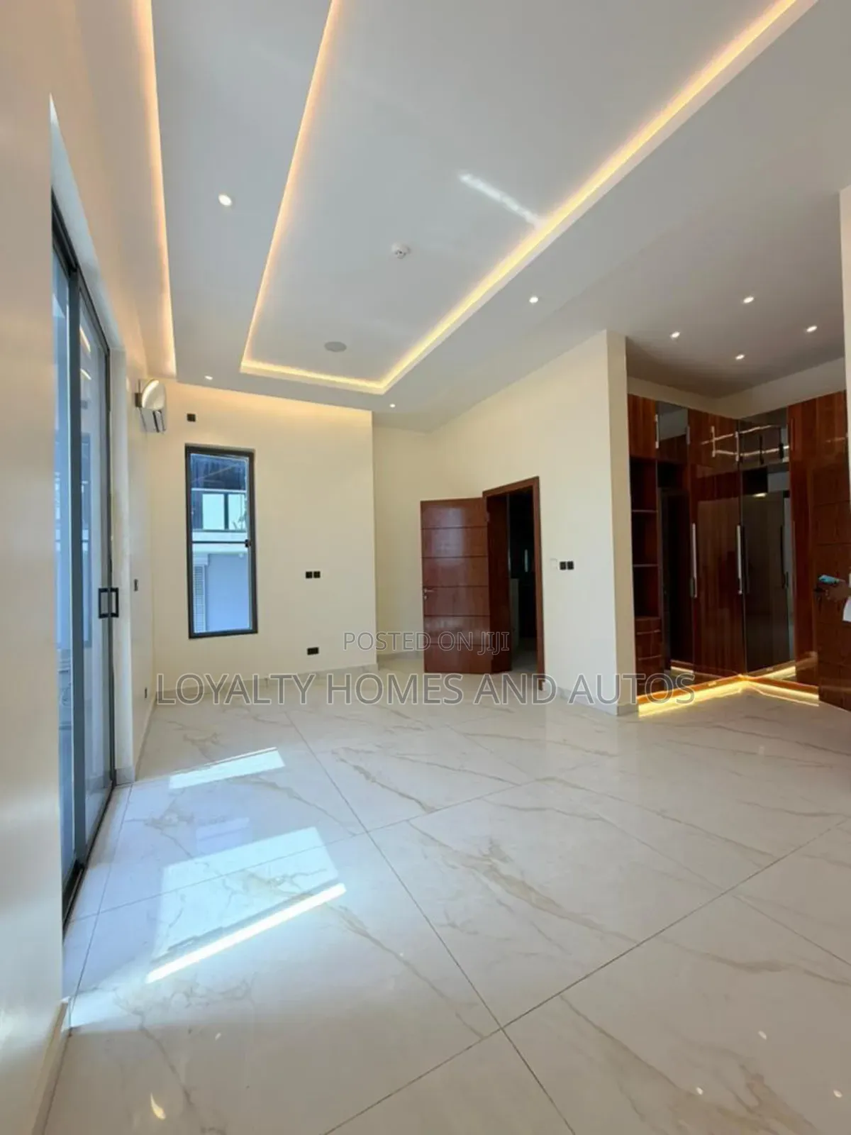 5bdrm Duplex in Banana Island for sale in Banana Island