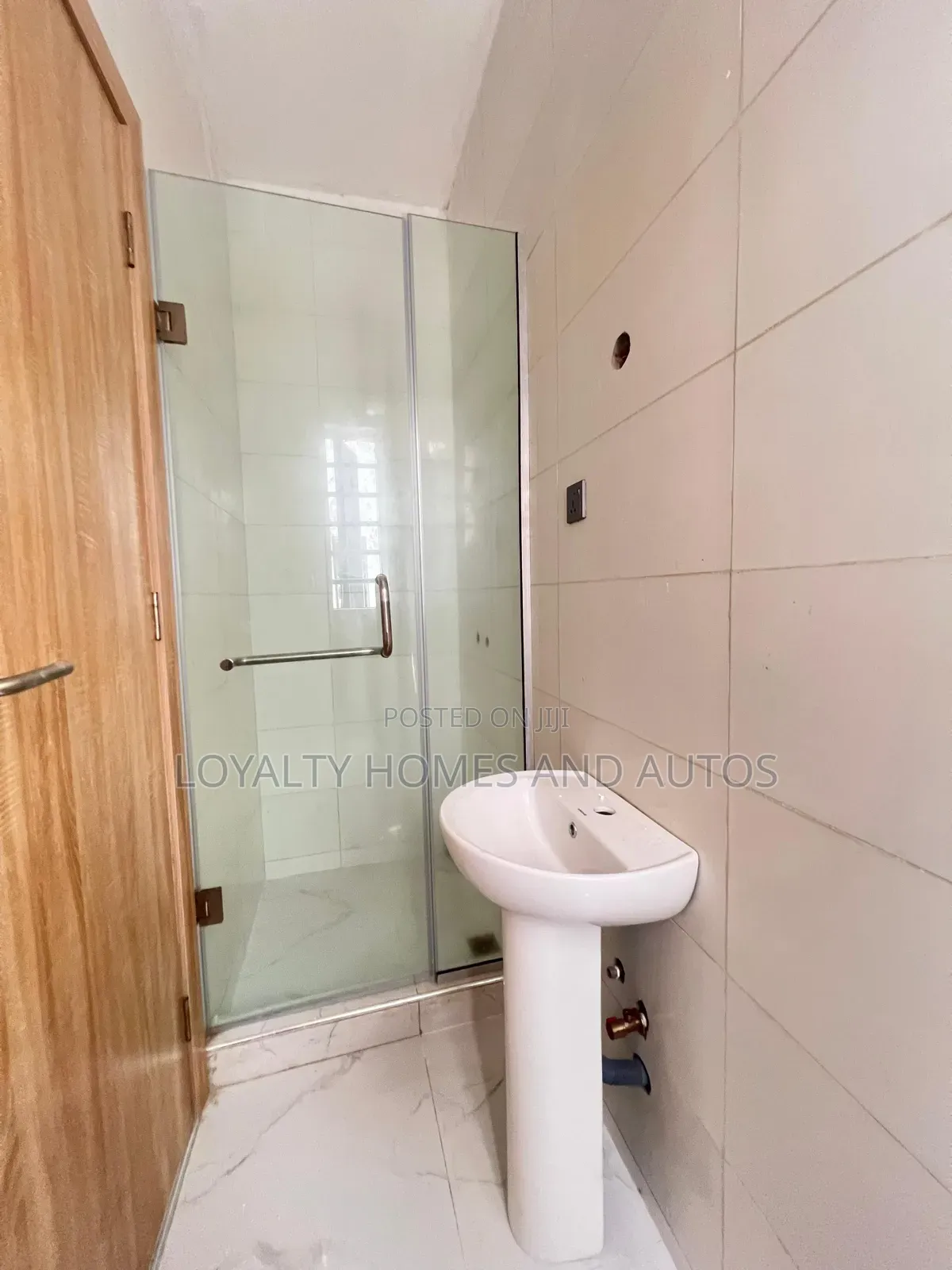 5bdrm Duplex in Omole Phase 1 for sale in Omole Phase 1
