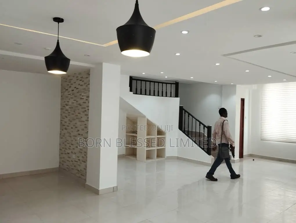 3bdrm Block of Flats in Victoria Island for sale in Victoria Island