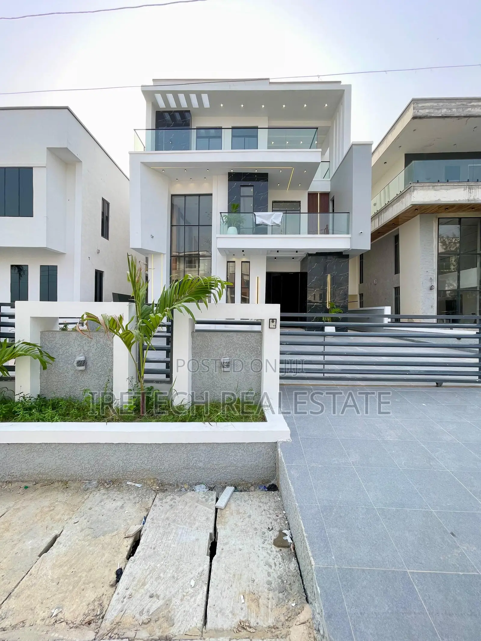 5bdrm Duplex in Ikota Megamound for sale in Ikota