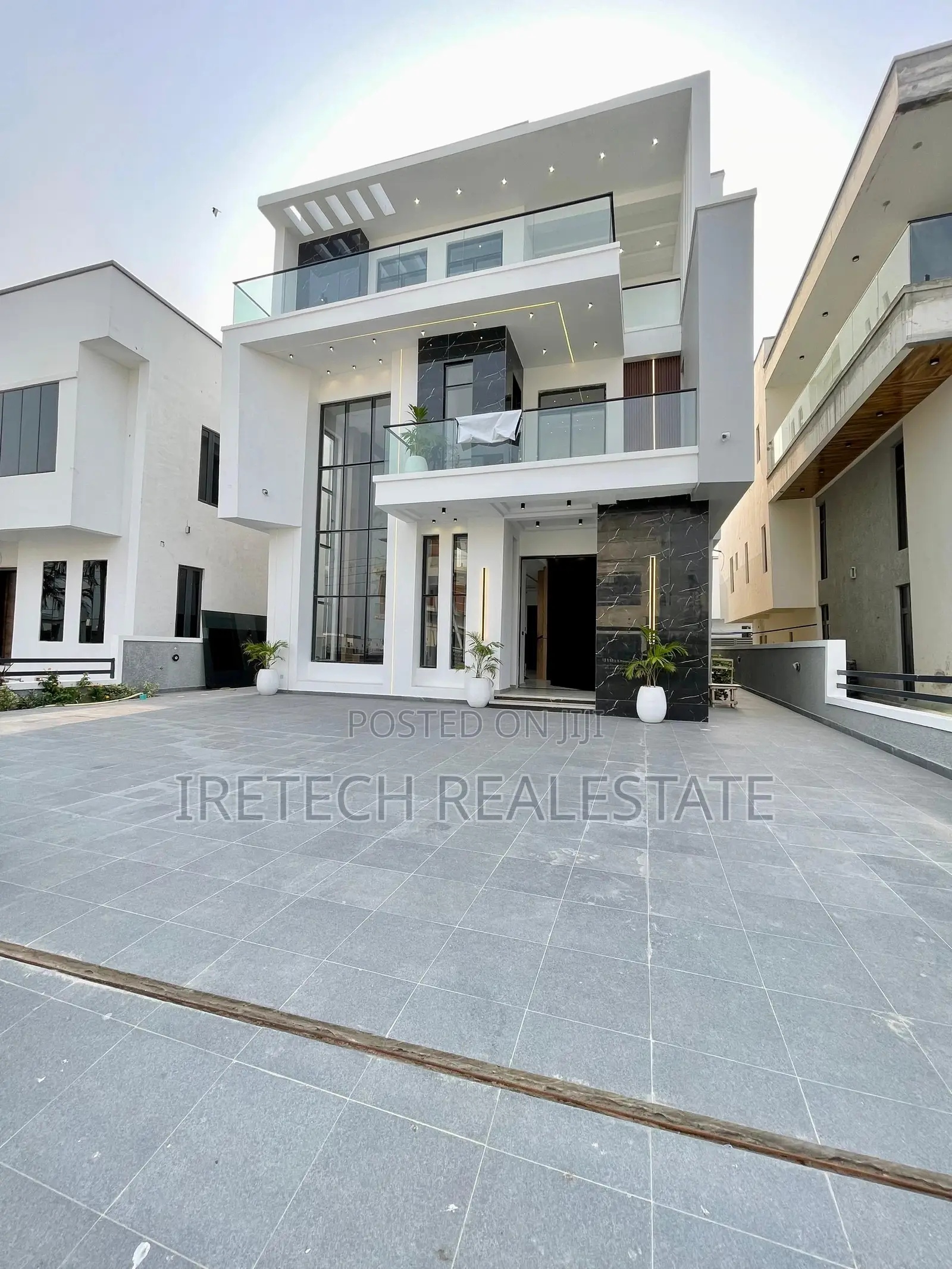 5bdrm Duplex in Ikota Megamound for sale in Ikota