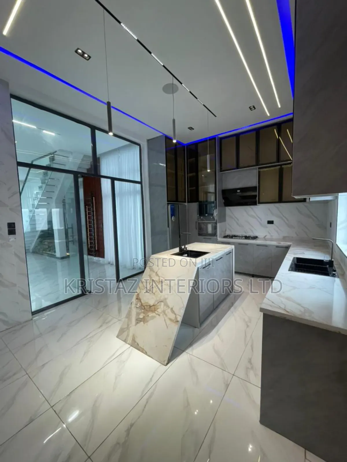 5bdrm Duplex in Chevron for sale in Chevron