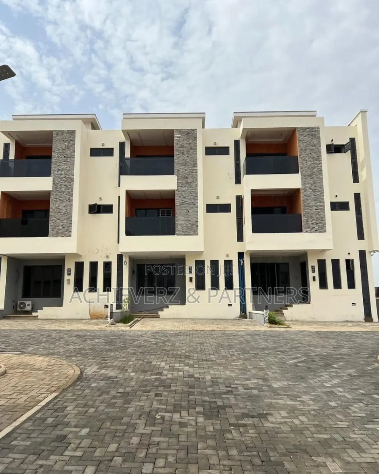 4bdrm Duplex in Life Camp for sale in Life Camp