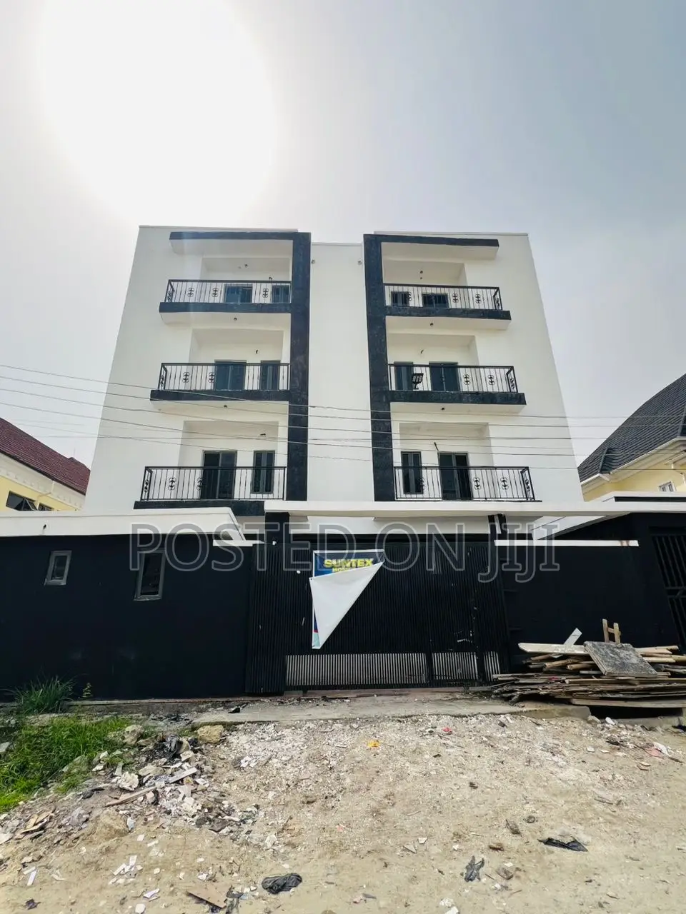 2bdrm Apartment in Ologolo, Lekki Phase 2 for sale in Lekki Phase 2