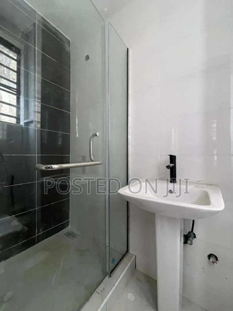 2bdrm Apartment in Ologolo Lekki Lagos for sale in Lekki Phase 2