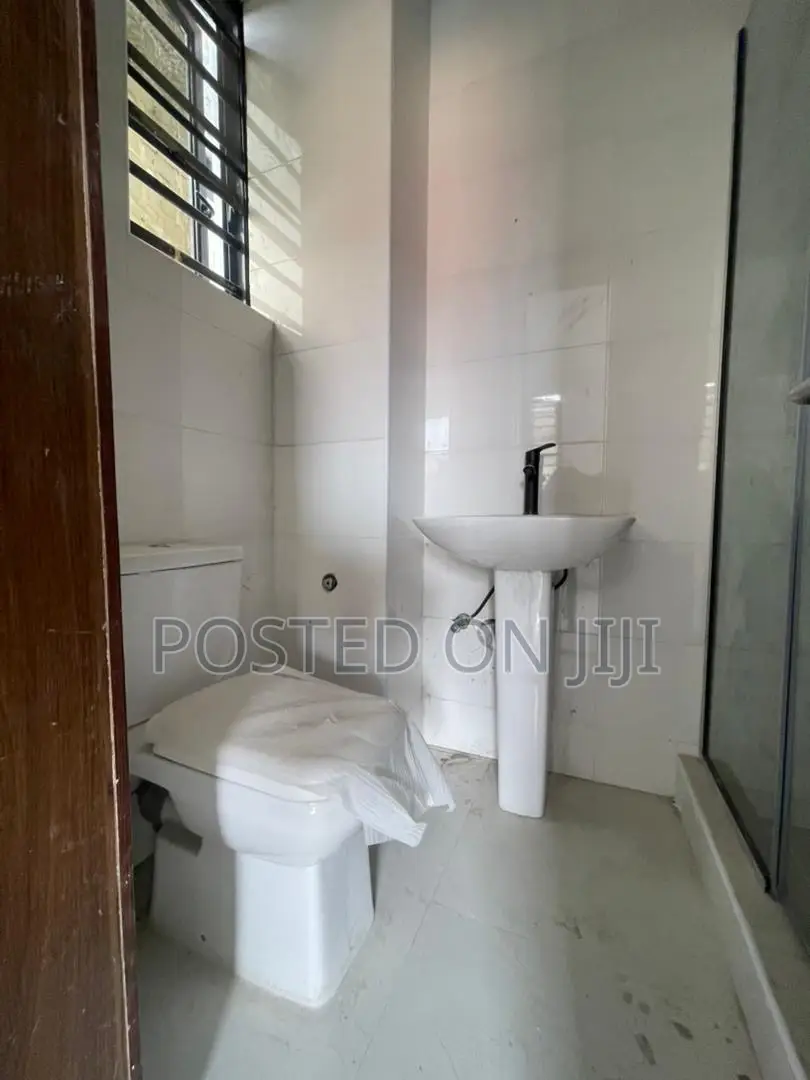 2bdrm Apartment in Ologolo Lekki Lagos for sale in Lekki Phase 2