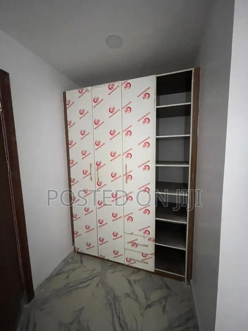 2bdrm Apartment in Ologolo Lekki Lagos for sale in Lekki Phase 2