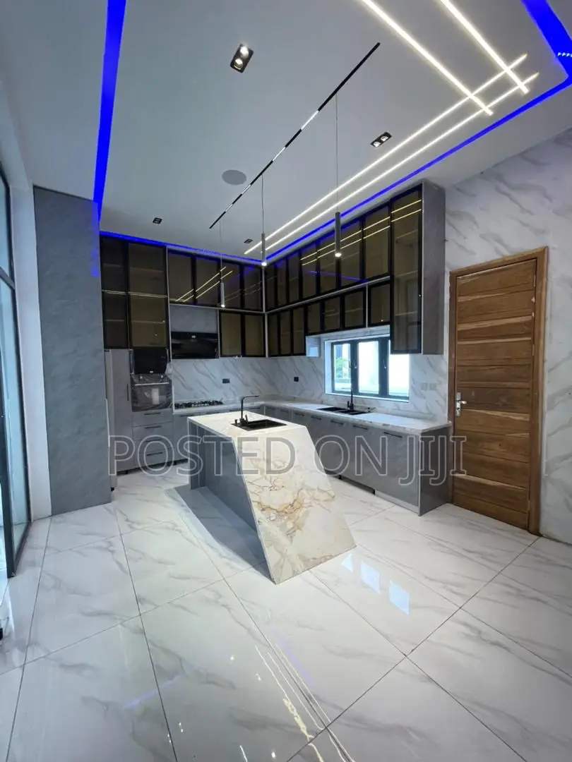 5bdrm Duplex in Chevron, Lekki Phase 2 for sale in Lekki Phase 2