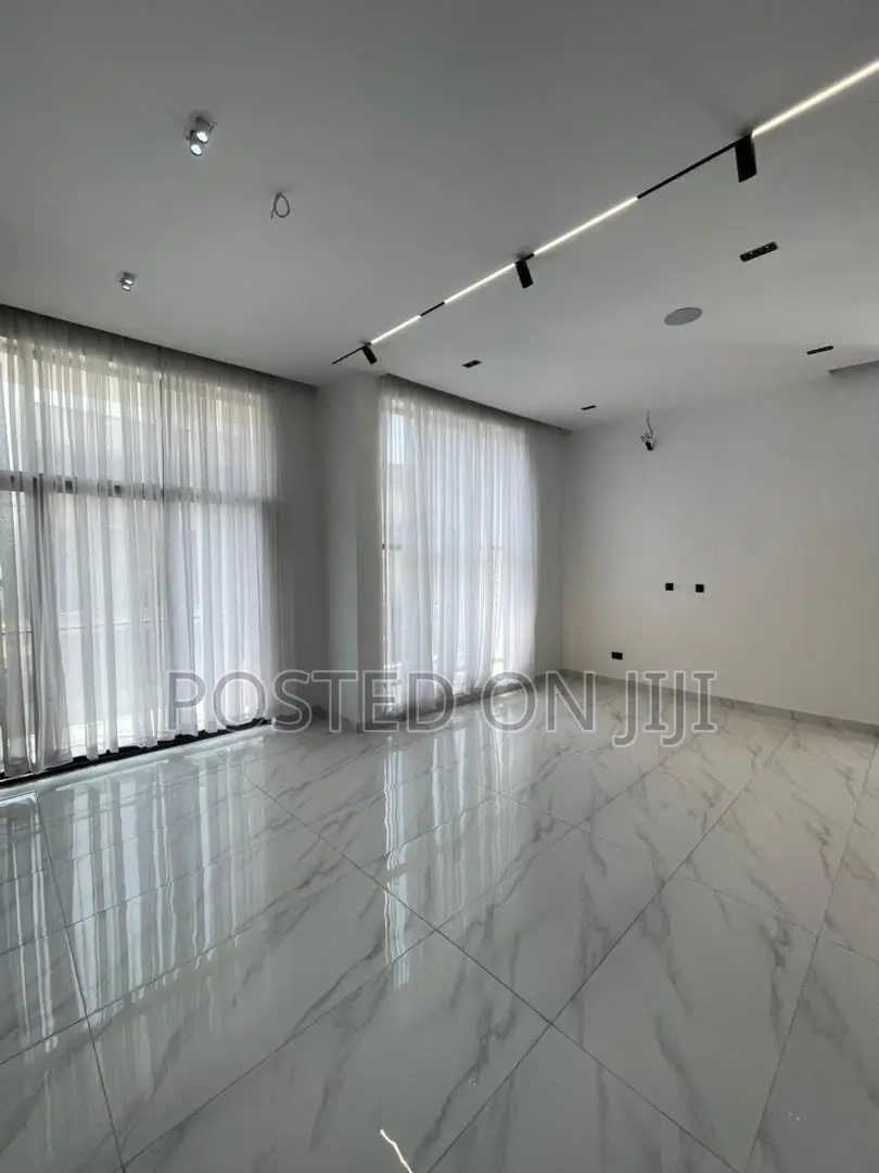 5bdrm Duplex in Chevron, Lekki Phase 2 for sale in Lekki Phase 2