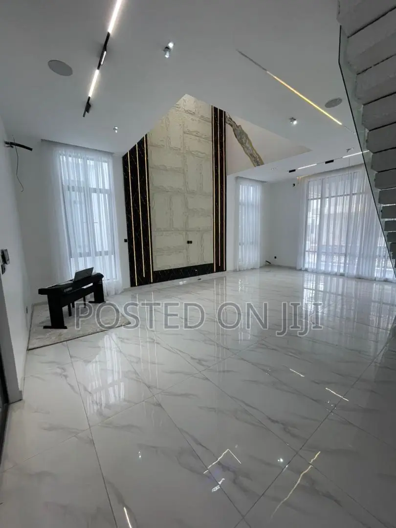 5bdrm Duplex in Chevron, Lekki Phase 2 for sale in Lekki Phase 2