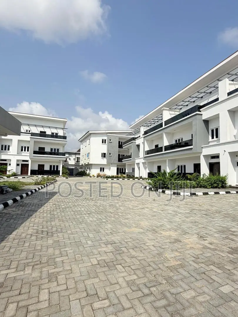 5bdrm Duplex in Lekki County Home for sale in Lekki Phase 2