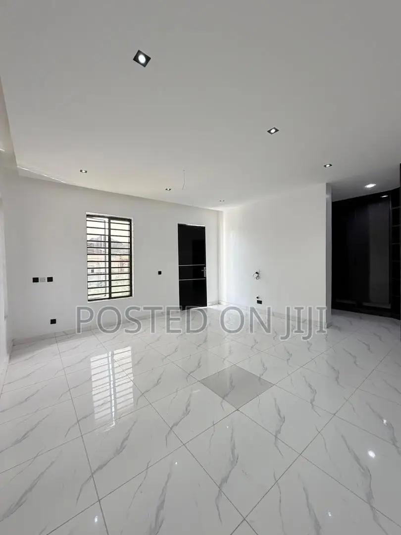 5bdrm Duplex in Lekki County Homes for sale in Lekki Phase 2